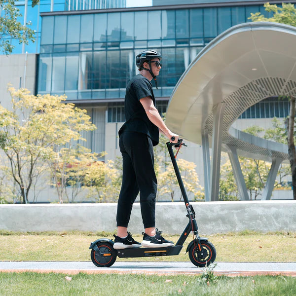 iScooter i10Plus 800W Motor E Scooter Foldable with 10" Pneumatic Tires iScooter i10Plus 800W Motor E Scooter Foldable with 10" Pneumatic Tires