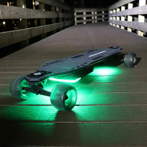 isinwheel V8 Electric Skateboard with Portable Removable Battery & Remote Control isinwheel V8 Electric Skateboard with Portable Removable Battery & Remote Control